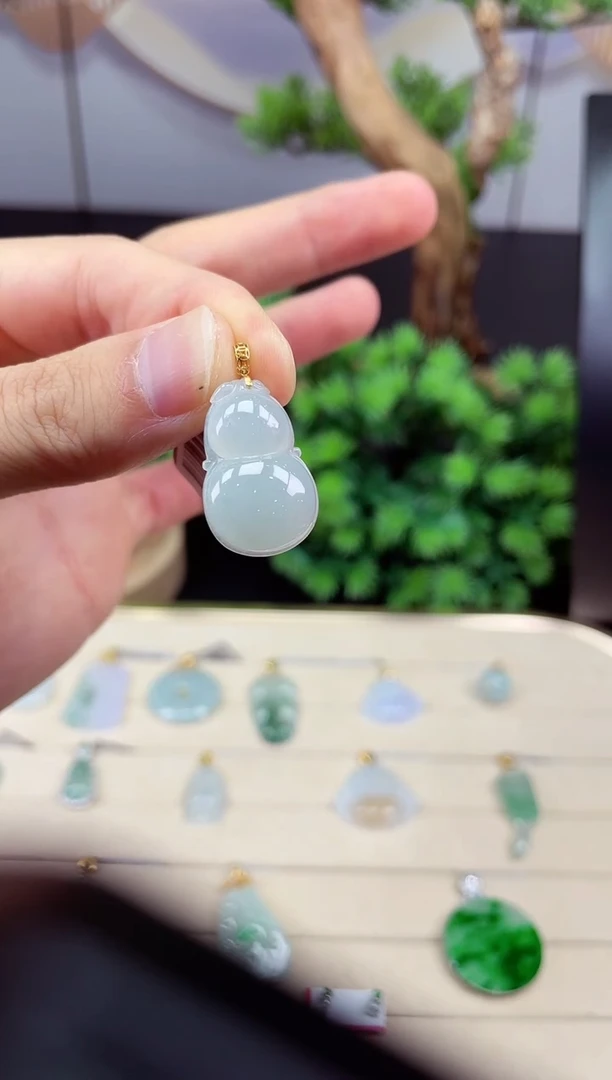 吊坠(不含链)18K金镶嵌翡翠葫芦多样性发其一@@CMT11