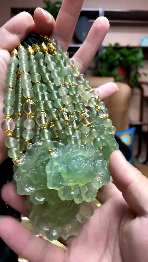 未镶嵌岫玉颈饰多样性发货发其中之一