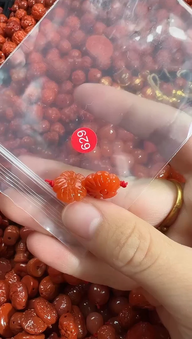 颈饰未镶嵌南红玛瑙1