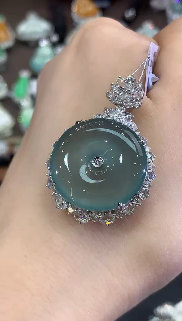 吊坠(不含链)18K金镶嵌翡翠爱****?C185