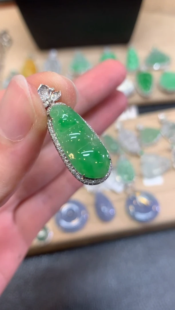 翡翠18K金镶嵌颈饰福豆【无服务费】