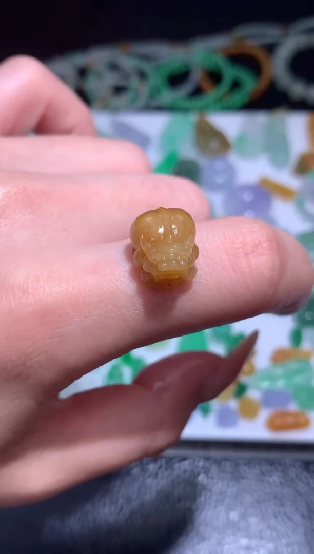 定制翡翠未镶嵌貔貅