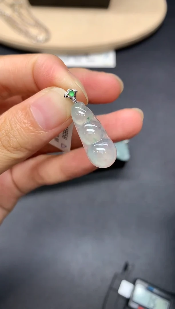 翡翠18K金镶嵌吊坠(不含链)福豆【无服务费】