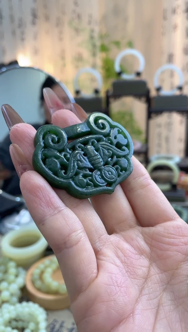 【闪购商品】和田玉（碧玉）吊坠(赠链)未镶嵌碧玉锁【多样性发其一】