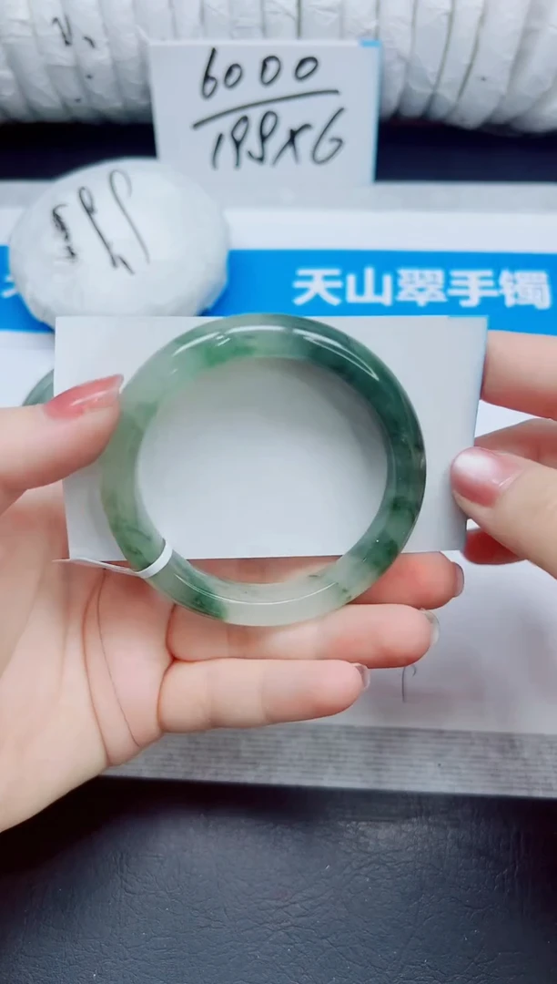 石英质玉手镯未镶嵌74/53.3