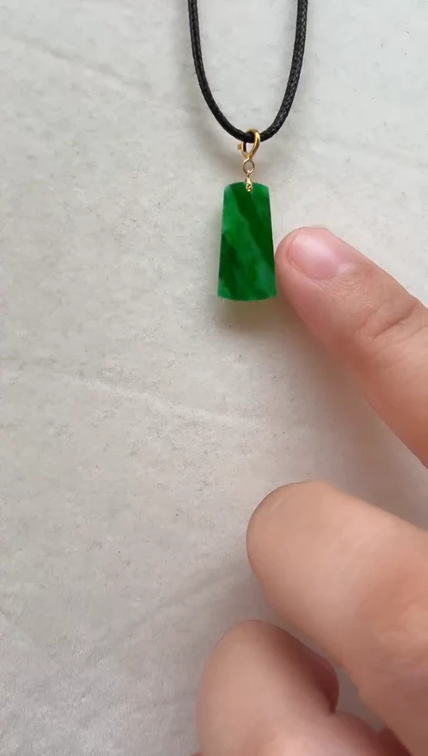 颈饰18K金镶嵌翡翠挂件