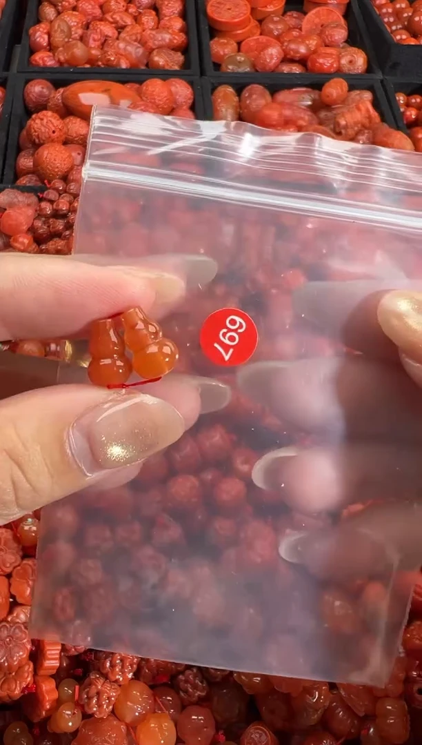 南红玛瑙未镶嵌颈饰1