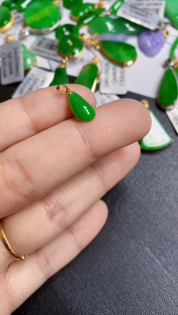 【闪购商品】翡翠颈饰18K金镶嵌吊坠