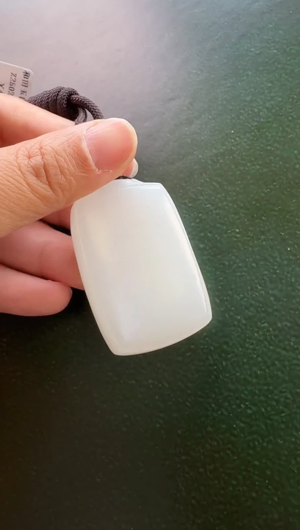 颈饰未镶嵌和田玉吊坠