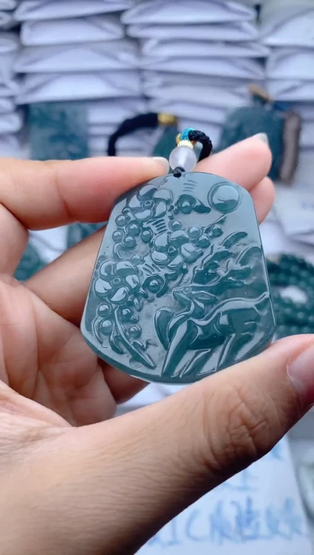 颈饰未镶嵌翡翠