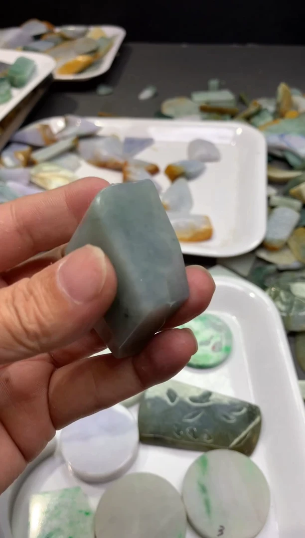 【闪购商品】翡翠颈饰未镶嵌天然翡翠A货