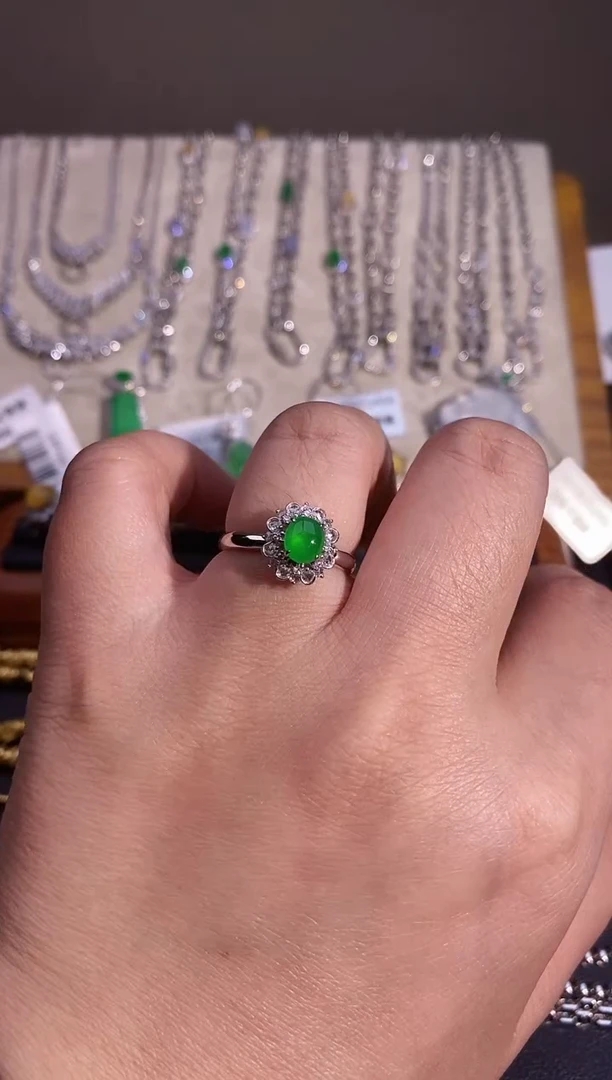 翡翠戒指18K金镶嵌戒指