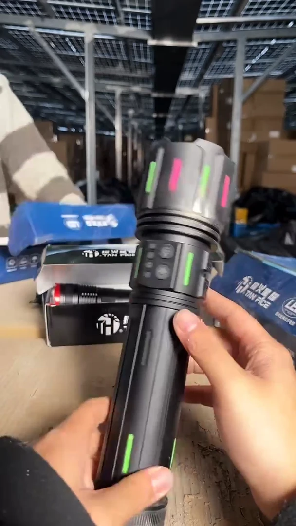 g330战损强光手电筒