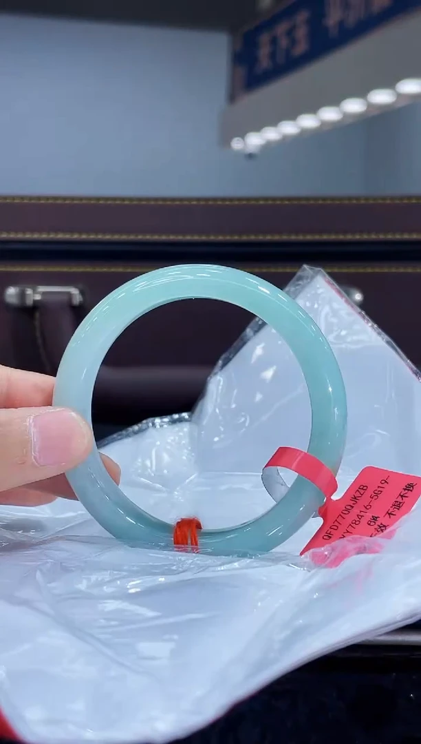 未镶嵌手镯翡翠18