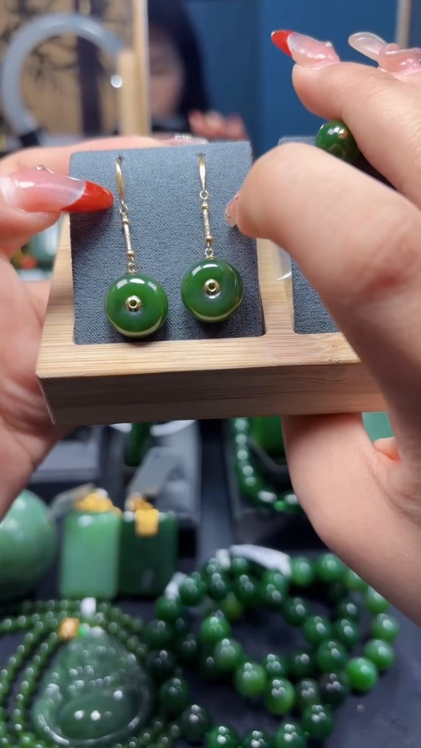 【闪购商品】和田玉（碧玉）吊坠(赠链)18K金镶嵌1