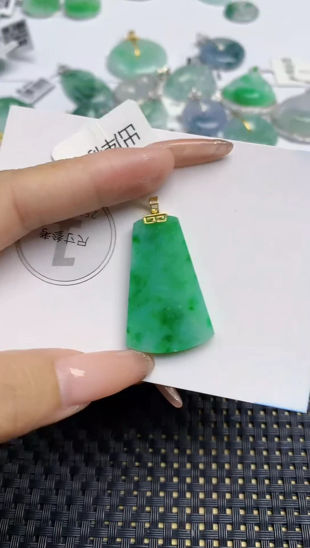 颈饰18K金镶嵌翡翠天然缅甸A货翡翠百元以上9元证书费自理