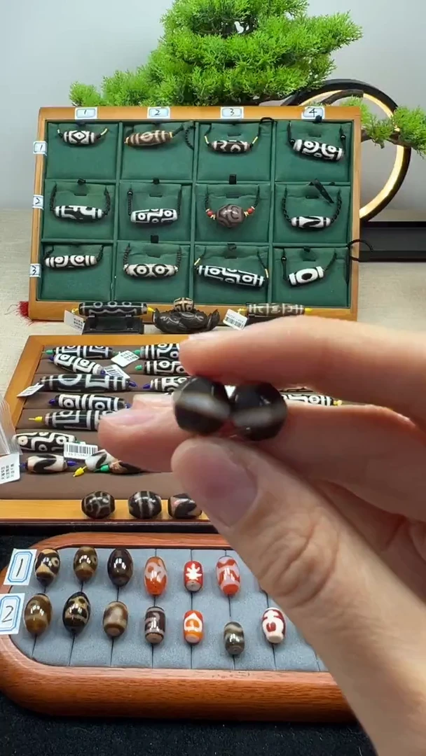 玛瑙/玉髓（覆膜）颈饰未镶嵌80.（微瑕）