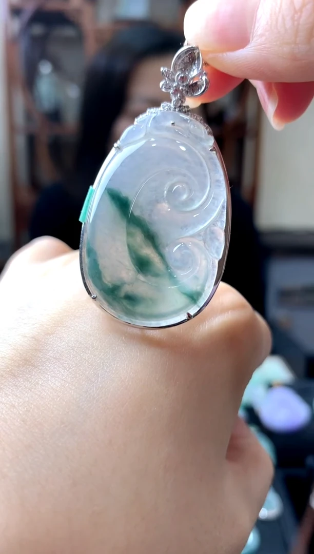 吊坠(不含链)18K金镶嵌翡翠如意