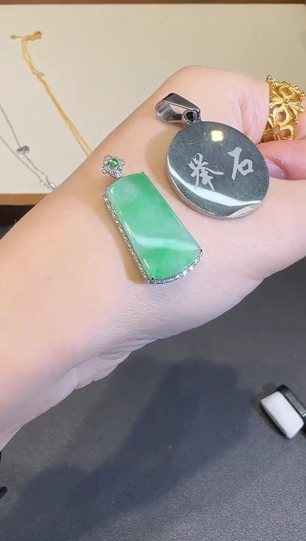 颈饰18K金镶嵌翡翠X1125-512-223