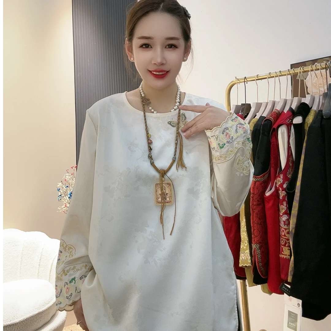 新中式蝴蝶刺绣打底衫8213