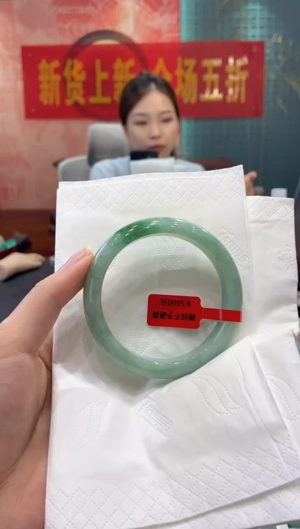 翡翠手镯未镶嵌多人25016
