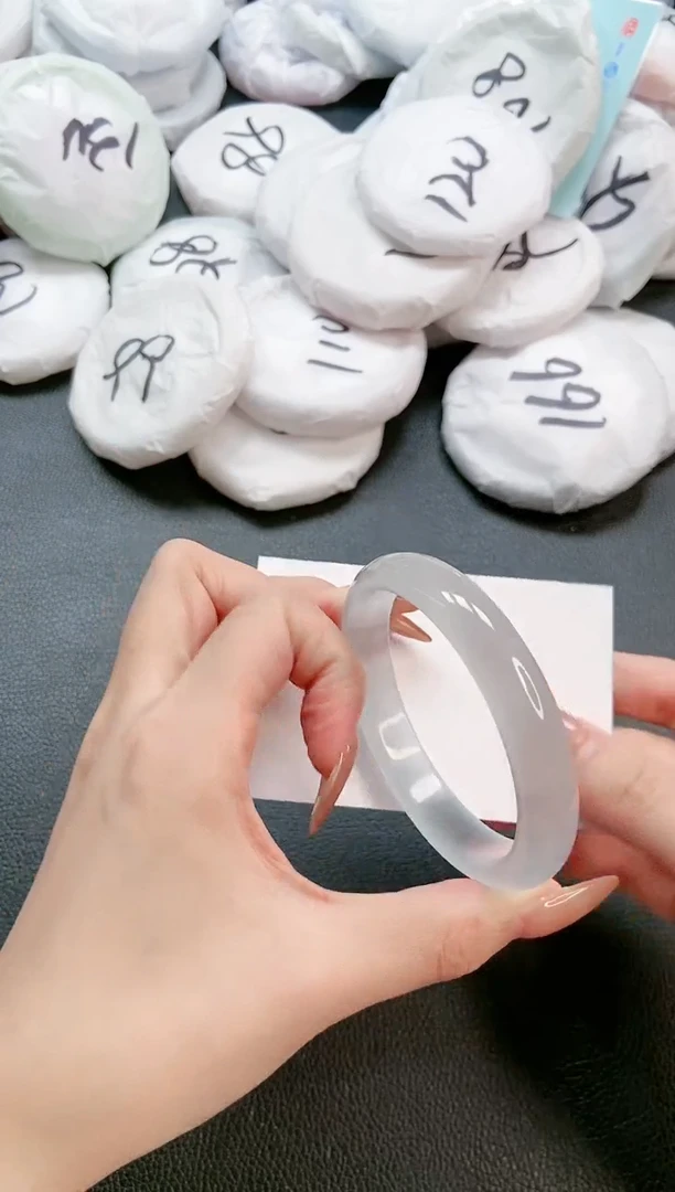 【闪购商品】石英质玉手镯未镶嵌 15L80-56