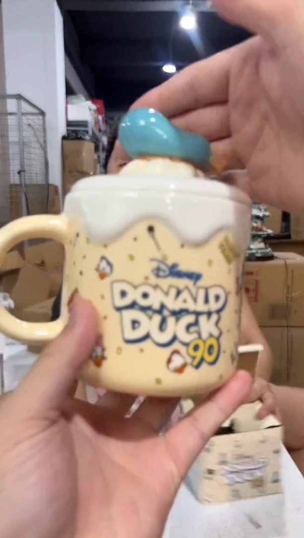 瓷片原盒90周年唐老鸭带盖杯