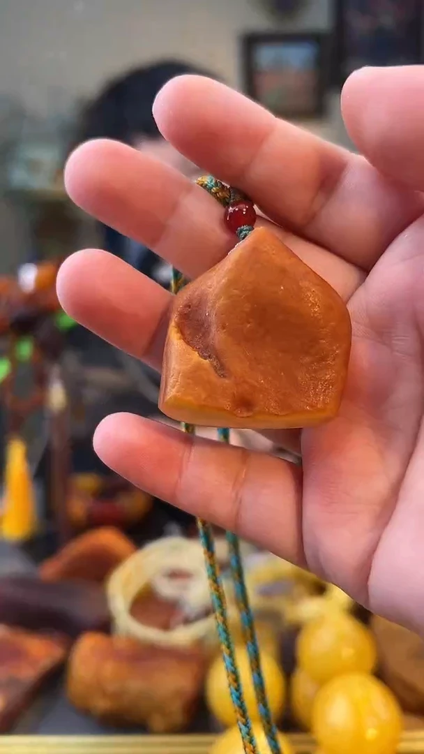 琥珀颈饰未镶嵌吊坠