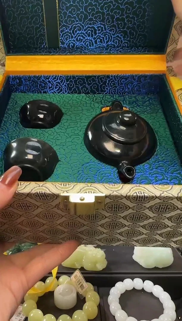 颈饰未镶嵌和田玉茶壶一套
