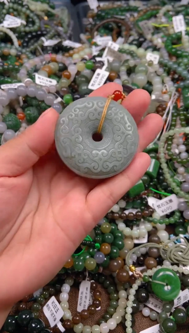 和田玉未镶嵌颈饰1