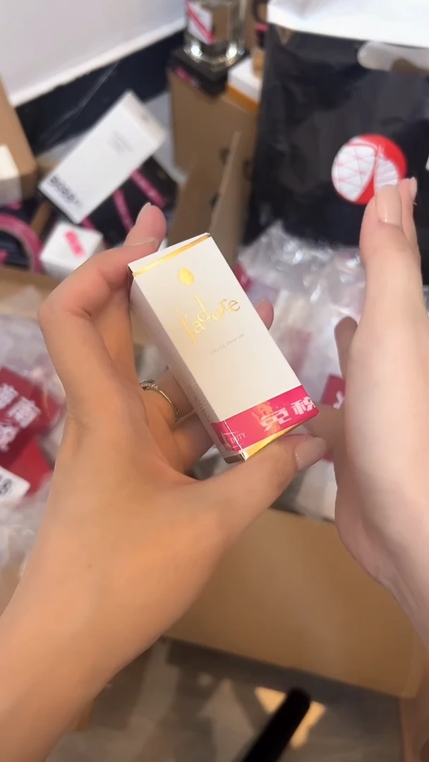 y***。随机发的精品收纳瓶