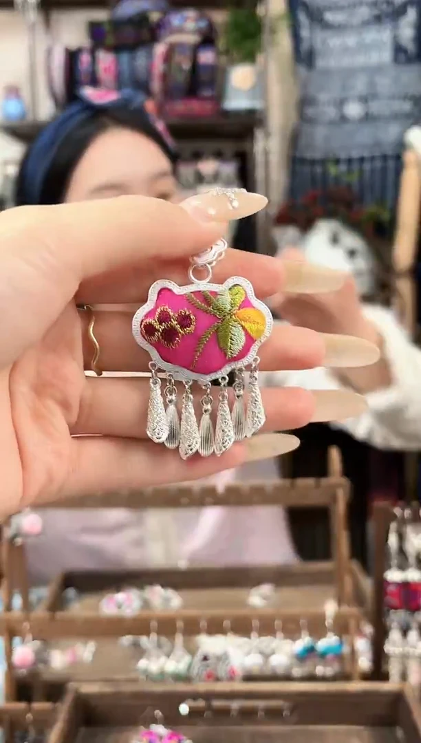 织绣民族风非遗老绣苗银饰品620