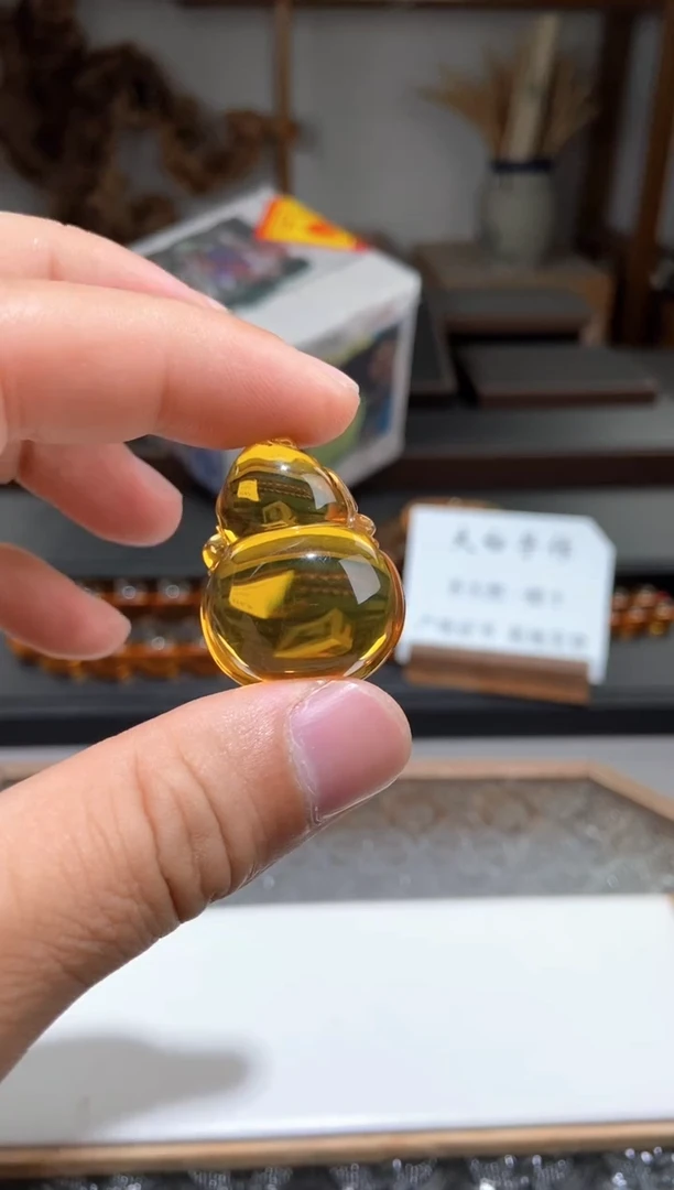 琥珀颈饰未镶嵌葫芦