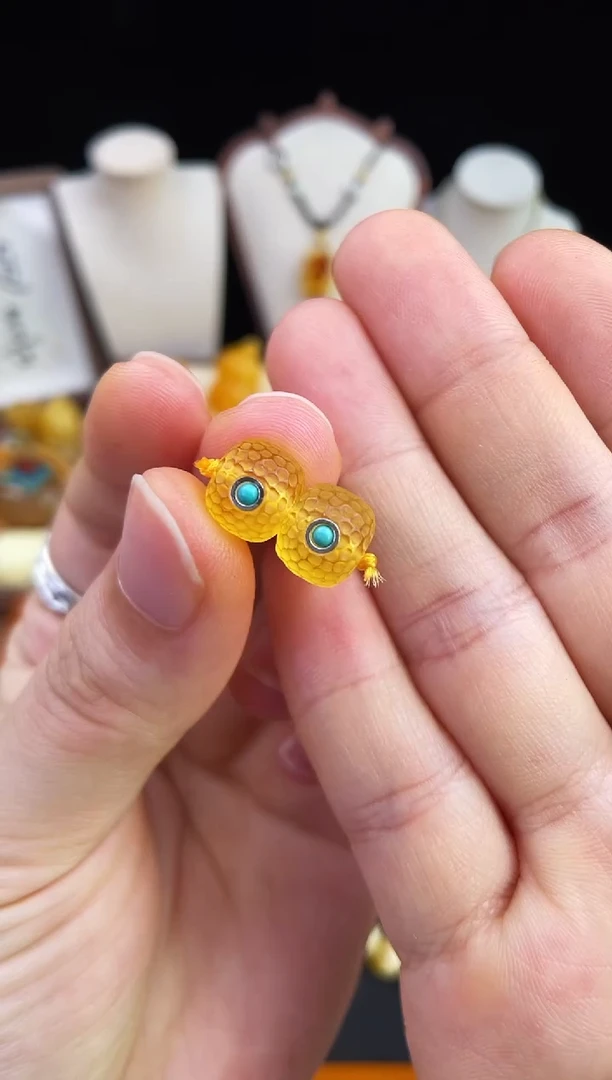 琥珀未镶嵌珠宝奇石多样性发其一