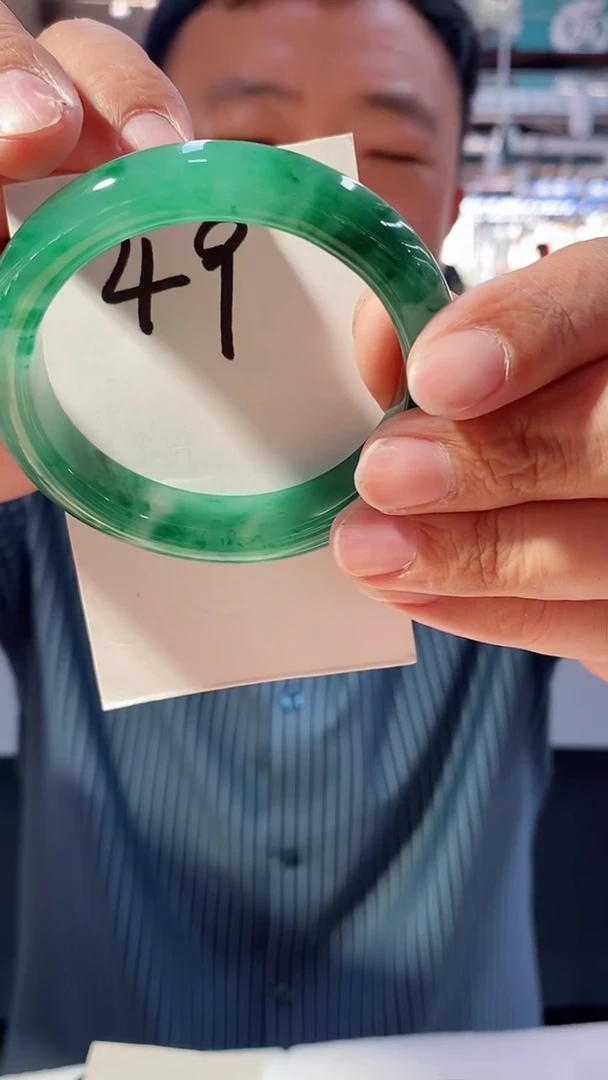 石英质玉（非洲翠）手镯未镶嵌57+