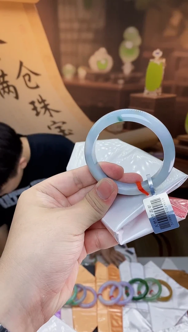 未镶嵌手镯翡翠手镯