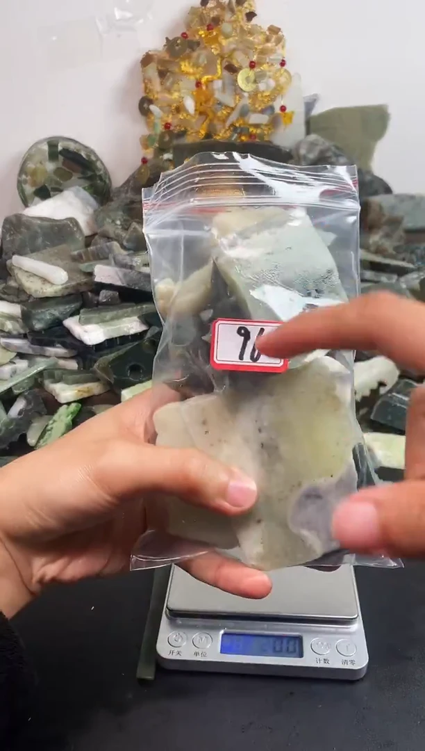 未镶嵌和田玉摆件96