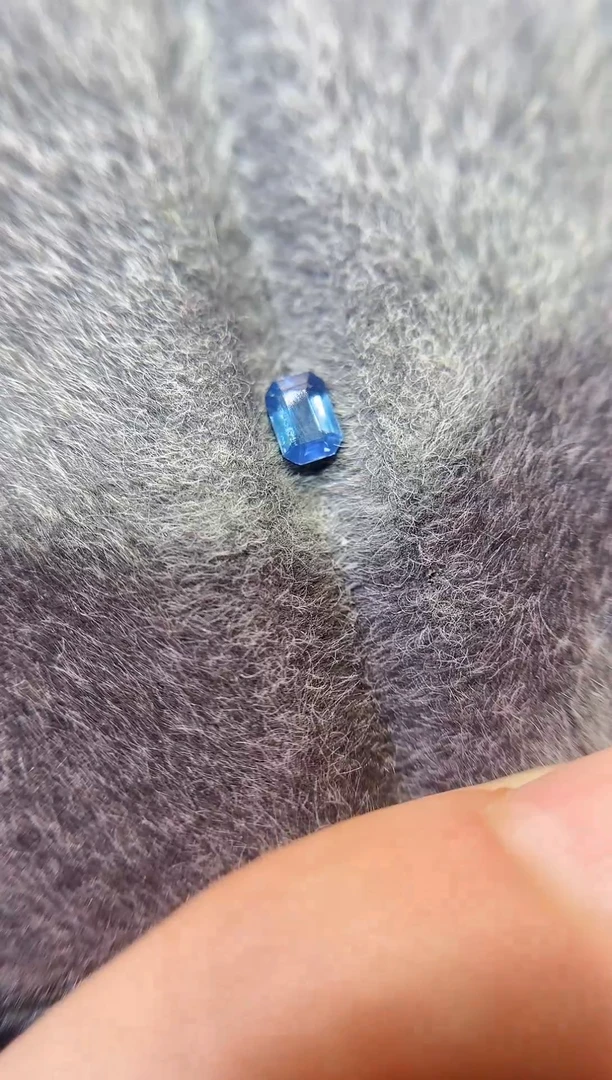 裸石蓝宝石一粒4x5mm