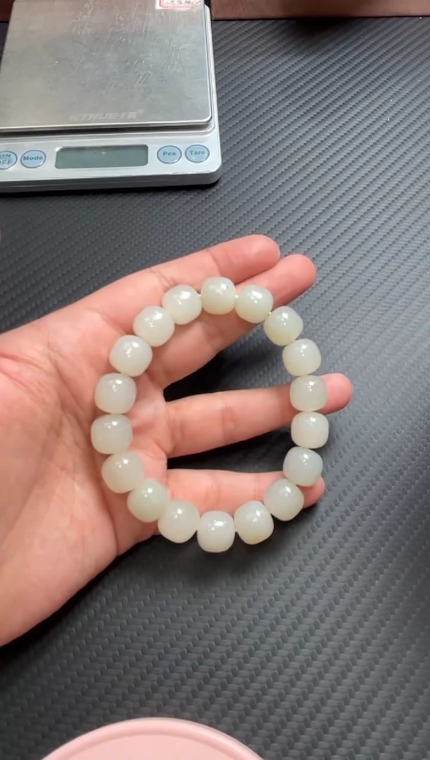 手串未镶嵌和田玉黑山微色差卡12M