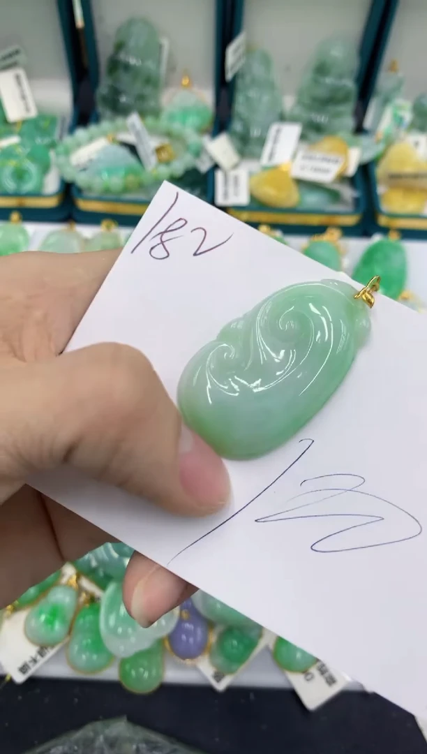 【闪购商品】翡翠颈饰18K金镶嵌号链接