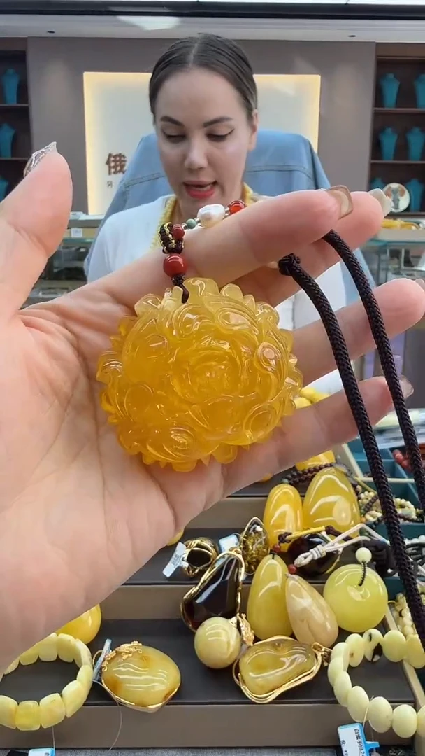 琥珀颈饰未镶嵌136秒拍号