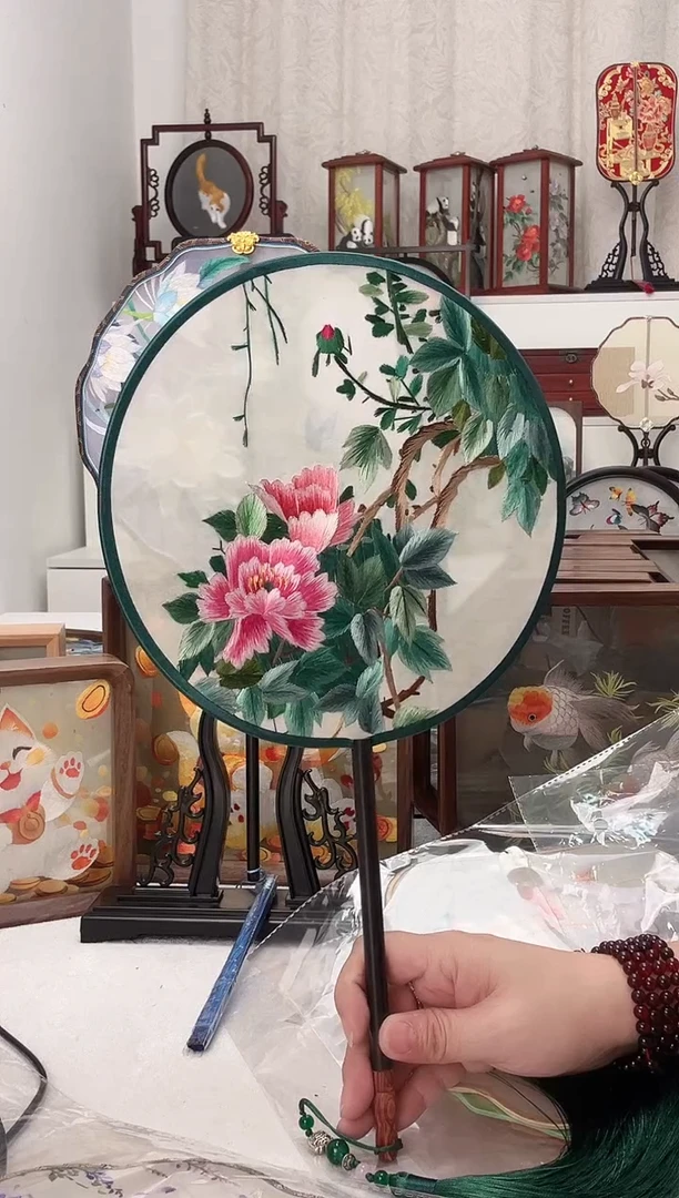 扇子苏绣作品手工团扇