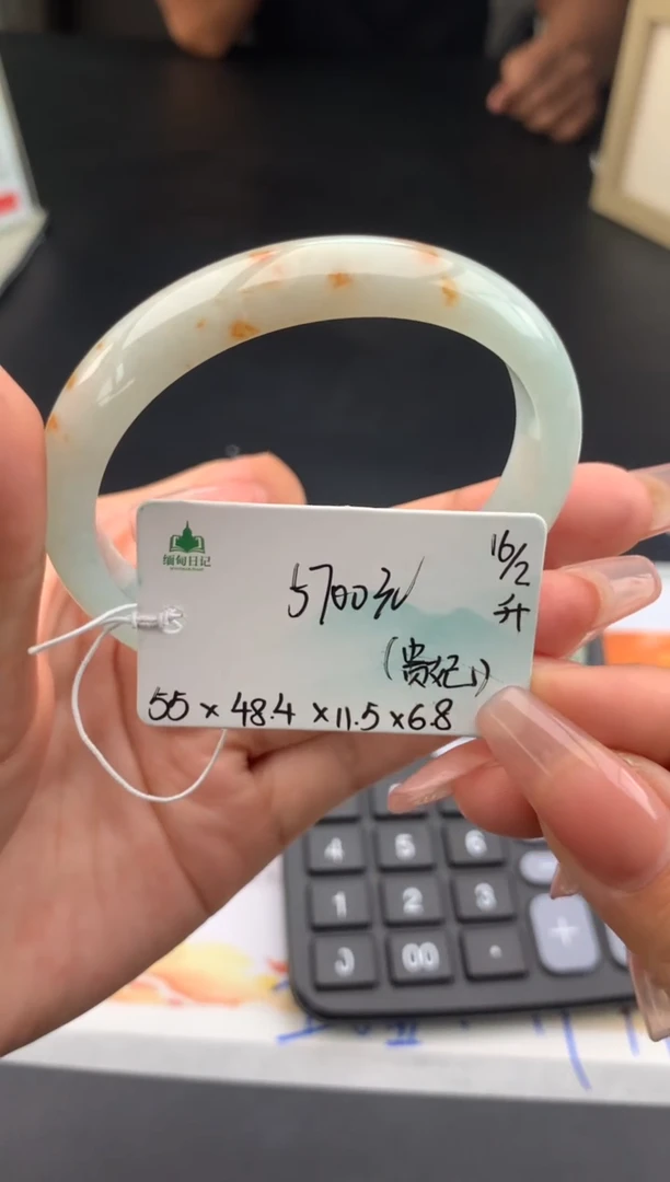 【闪购商品】翡翠手镯未镶嵌 #情人节#送礼，下单联系客服核对地址~