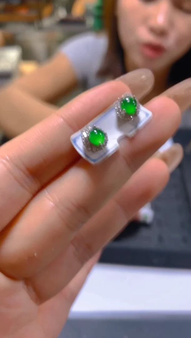 未镶嵌翡翠耳饰多样性发一