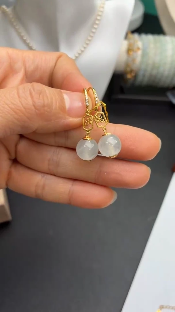 颈饰18K金镶嵌翡翠天然翡翠A货