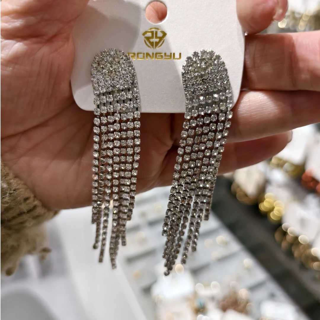 TE14245喜看优选重工耳环经典爱心水滴铃铛气质精美几何形百搭女