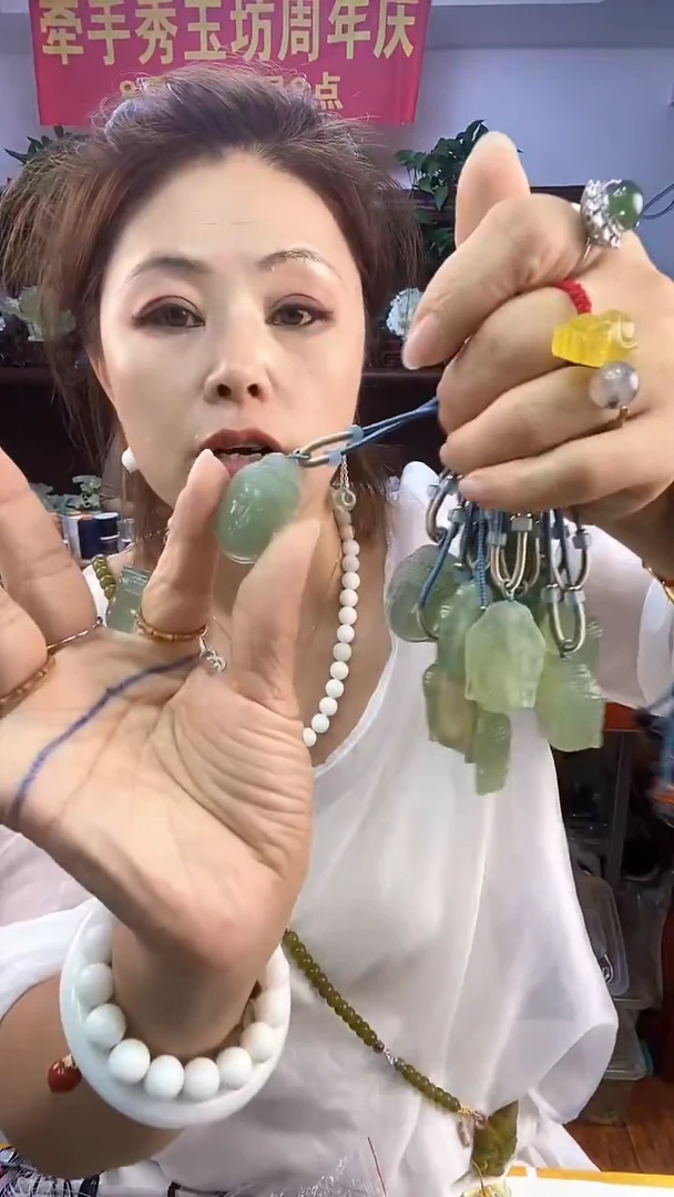 未镶嵌蛇纹石玉佛头多样性发货其中之一