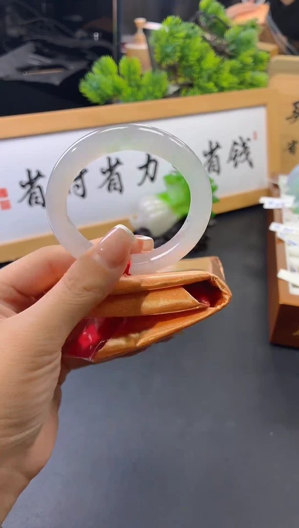 未镶嵌手镯翡翠,全款15.6W，定金2W