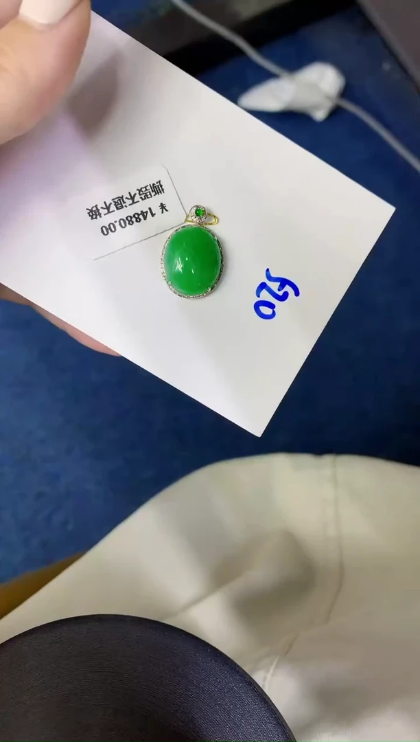 颈饰18K金镶嵌翡翠缅甸天然翡翠A货