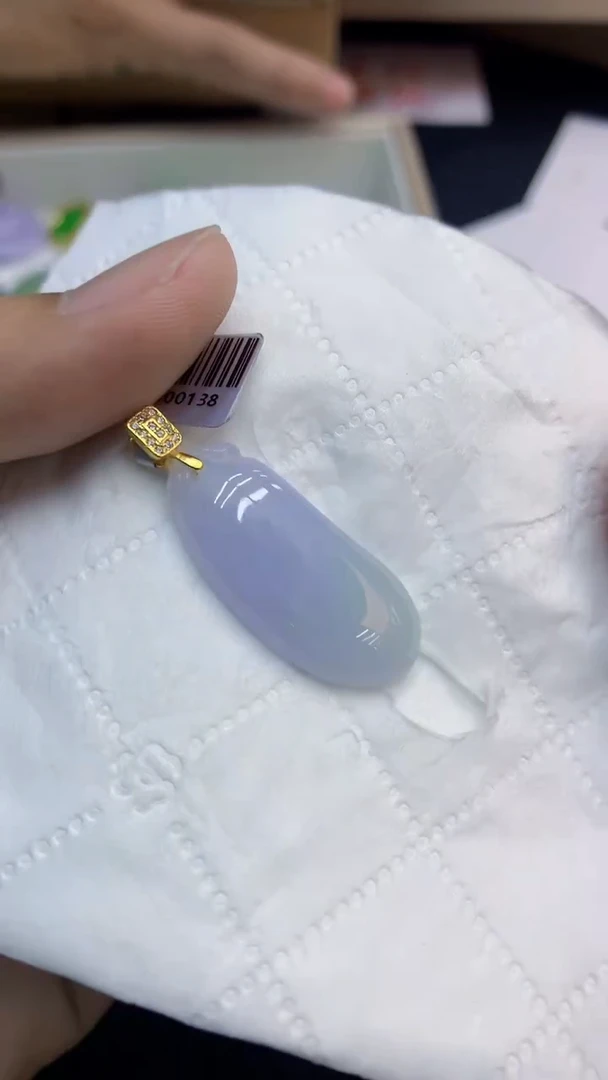 翡翠未镶嵌颈饰             1